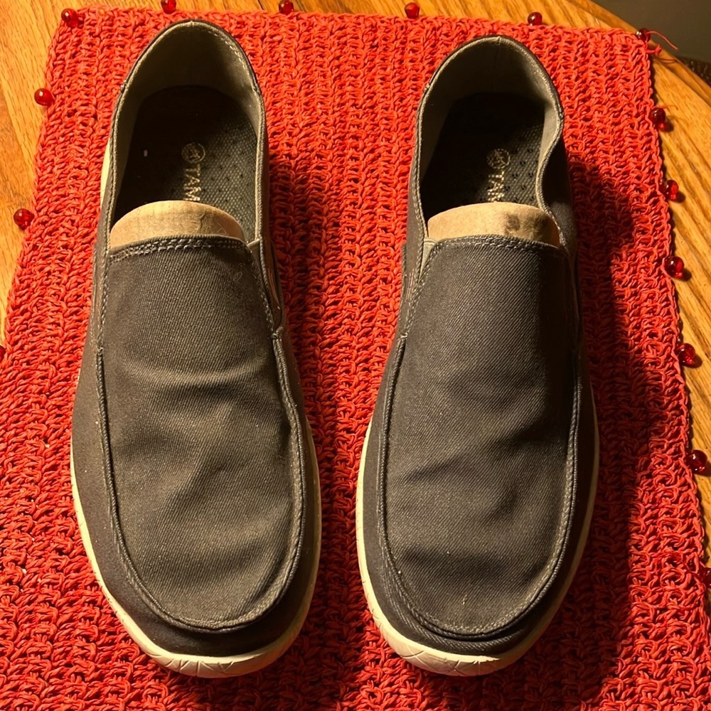 TAMARACK men’s slip-on gray canvas flats. Size 10M. Good condition. Comfy fit.